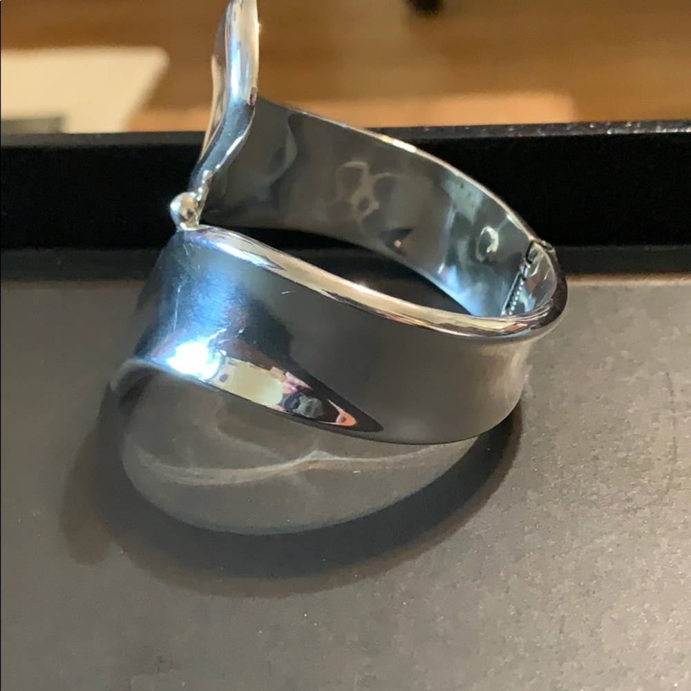 Vintage Sterling Silver Clamper Hinged Bracelet - Picture 6 of 16